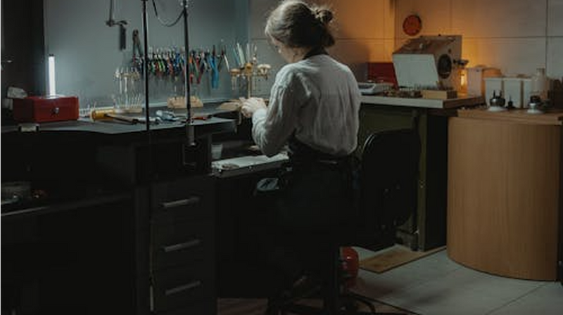 Custom Workbenches: The Foundation of an Efficient and Productive Workspace